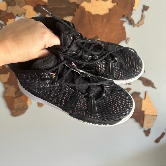 kyrie 7 black arctic punch